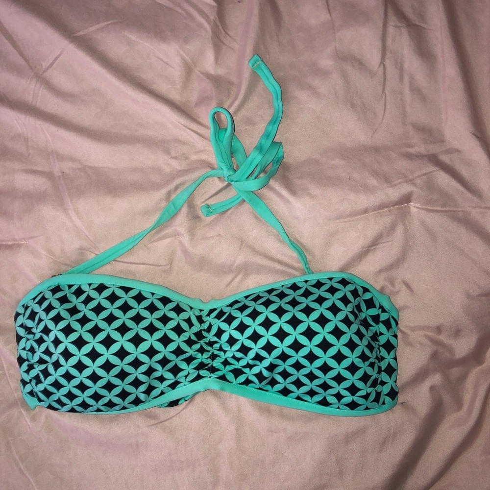 REVERSIBLE bikini top!